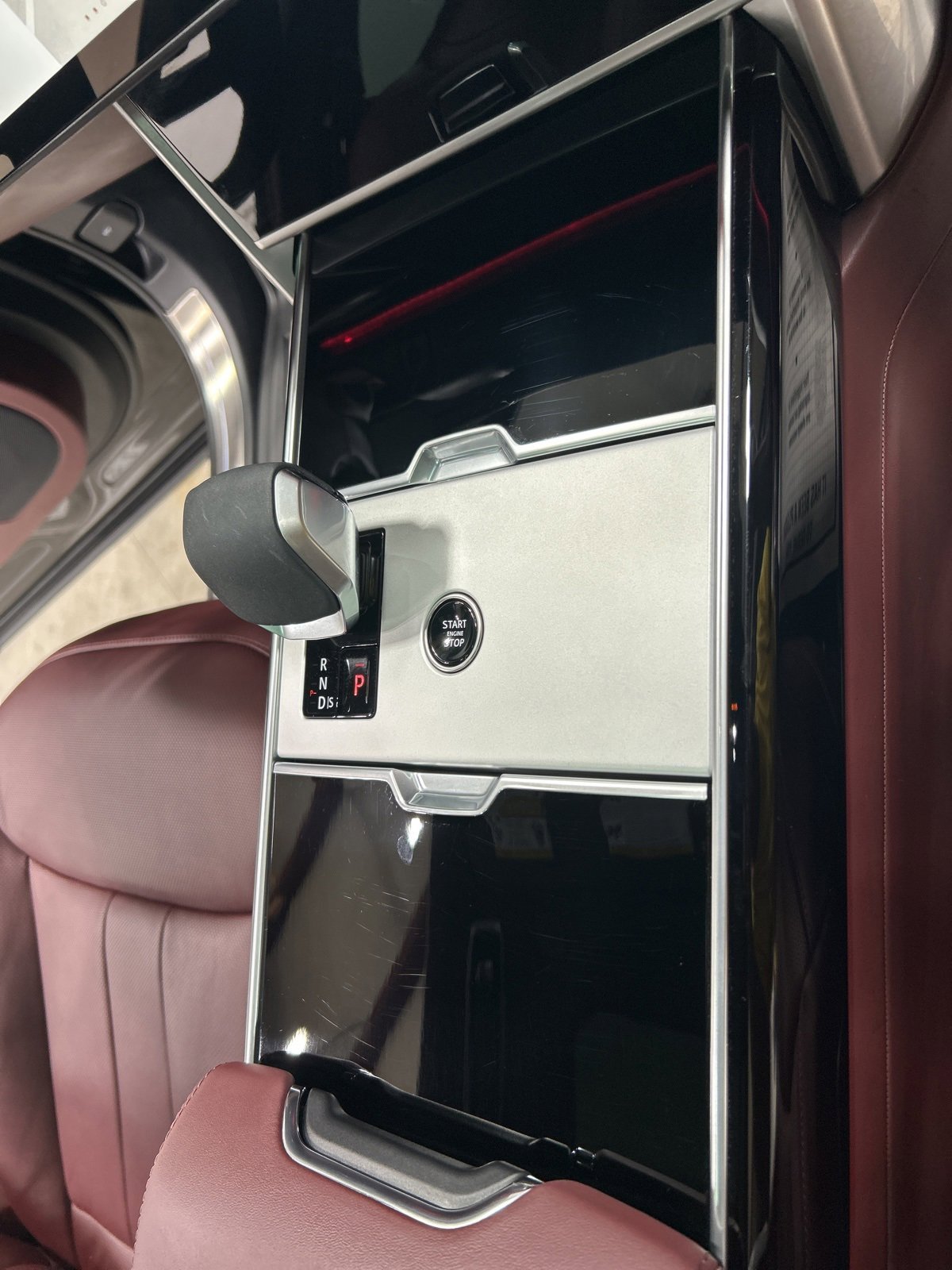 Used 2025 Land Rover Range Rover SE image 26