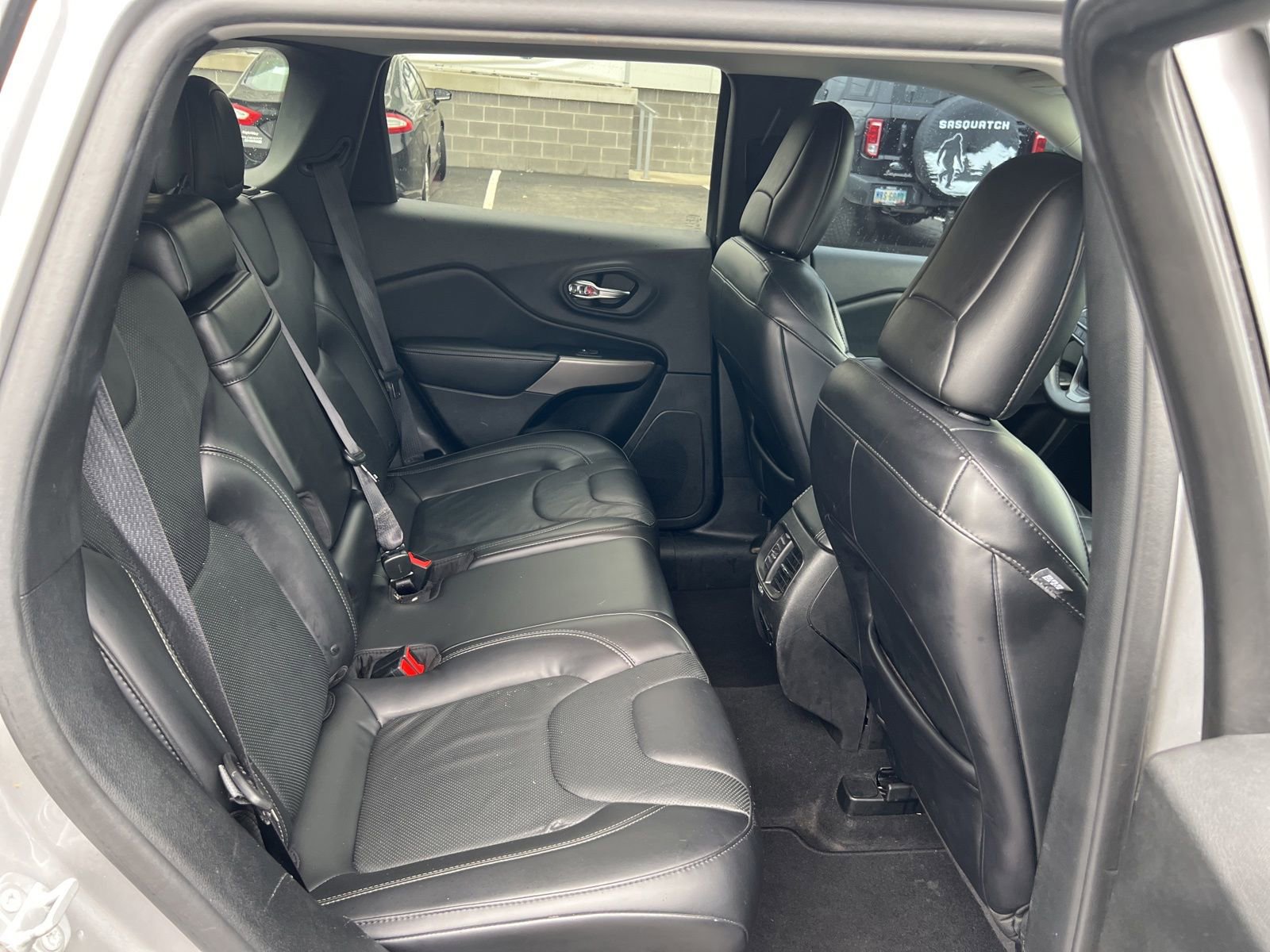 Used 2019 Jeep Cherokee Limited AWD/4WD image 49