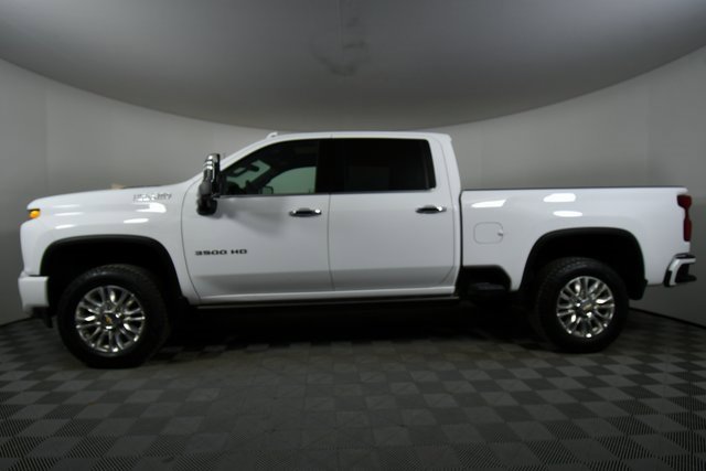 Used 2022 Chevrolet Silverado 3500 High Country w/ Technology Package image 16