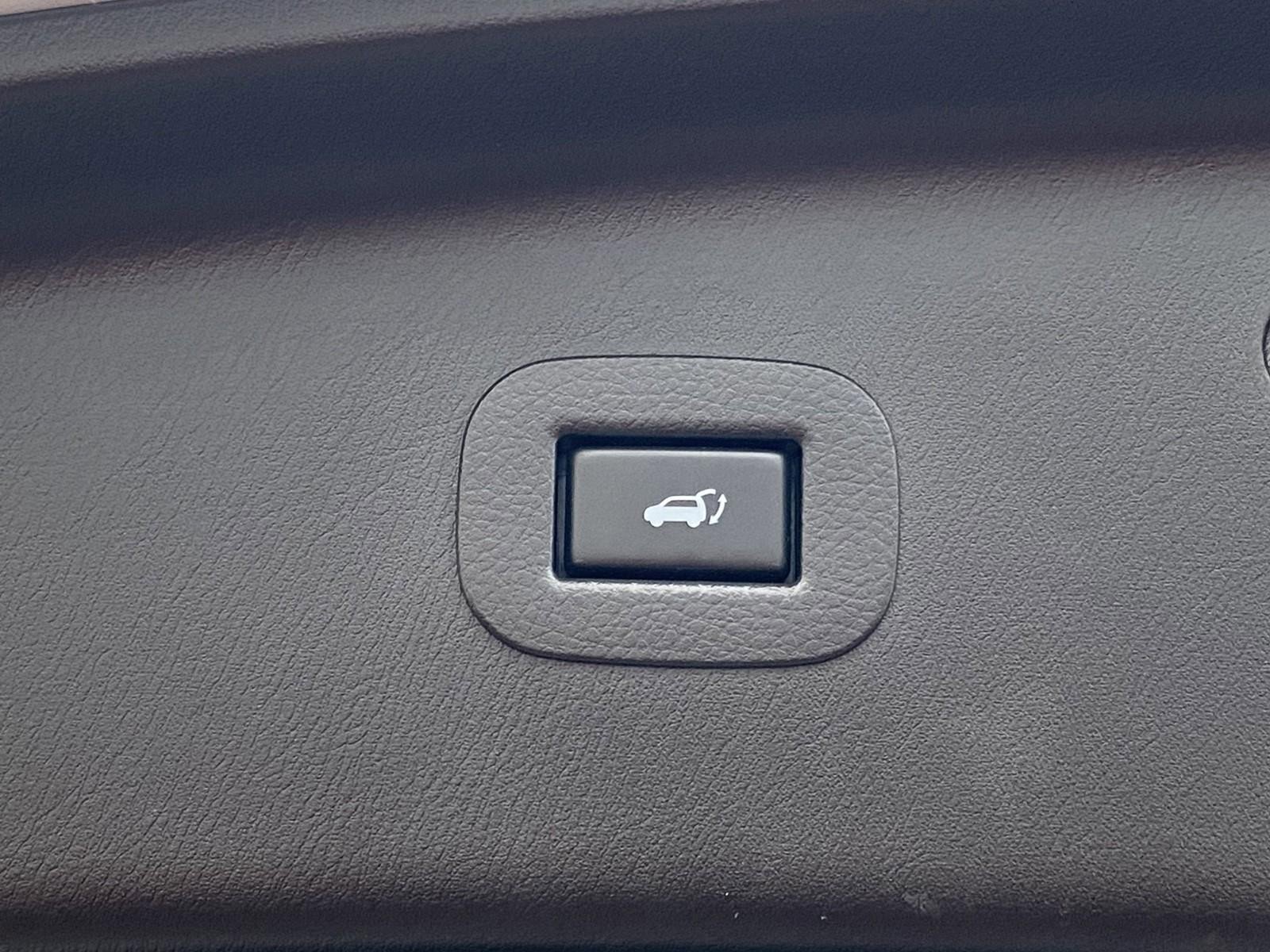 Used 2014 INFINITI QX80 4WD w/ Theater Package image 19