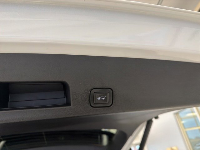 Used 2025 GMC Acadia AT4 image 42