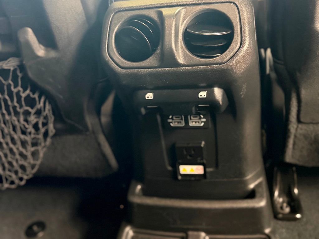 Used 2022 Jeep Wrangler Unlimited Rubicon 4xe w/ Cold Weather Group AWD/4WD image 26
