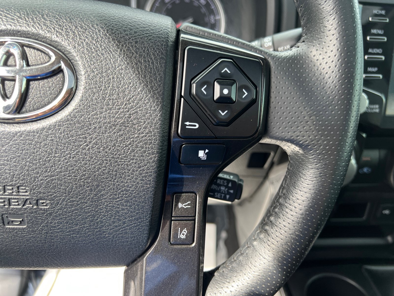 Used 2020 Toyota 4Runner TRD Off-Road Premium w/ Moonroof Package AWD/4WD image 15