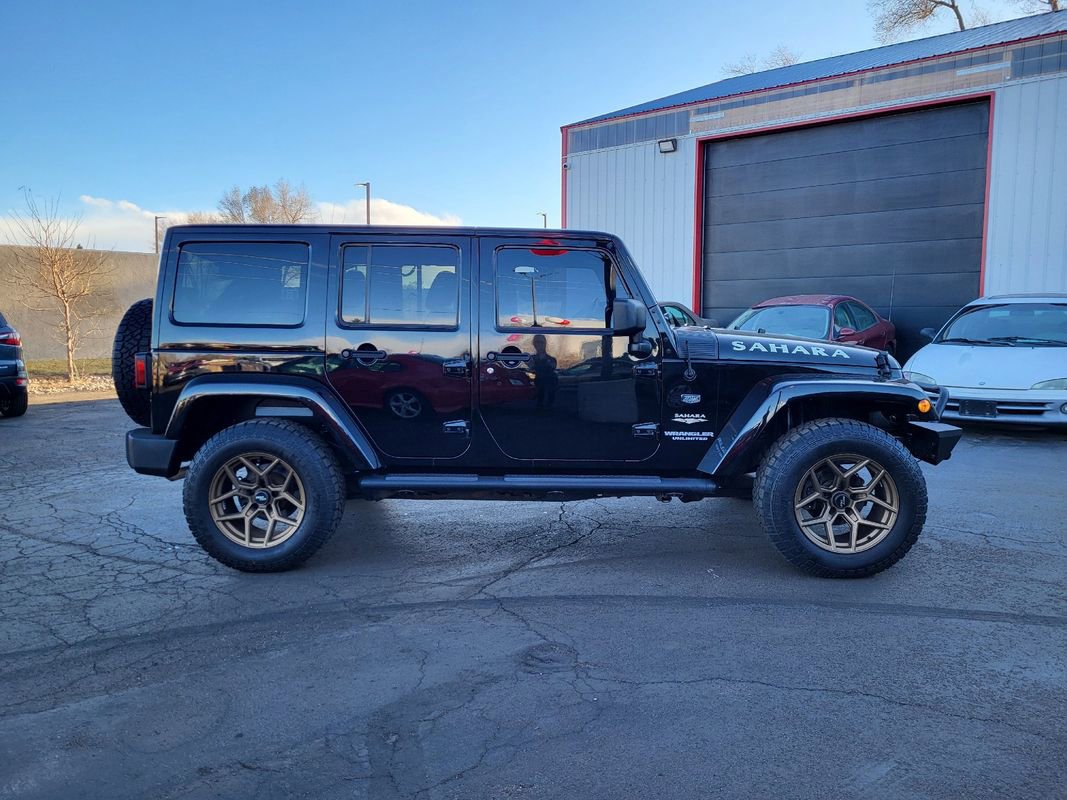 Used 2012 Jeep Wrangler Unlimited Sahara w/ Dual Top Group image 10