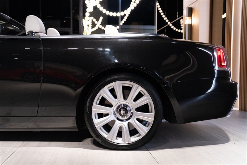 Used 2016 Rolls-Royce Dawn RWD image 28