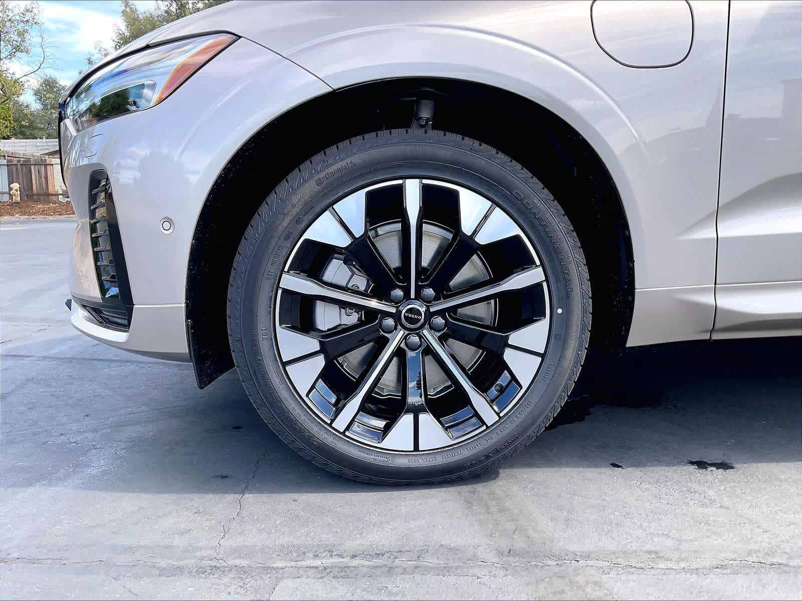New 2027 Volvo XC60 T8 Plus AWD/4WD image 14