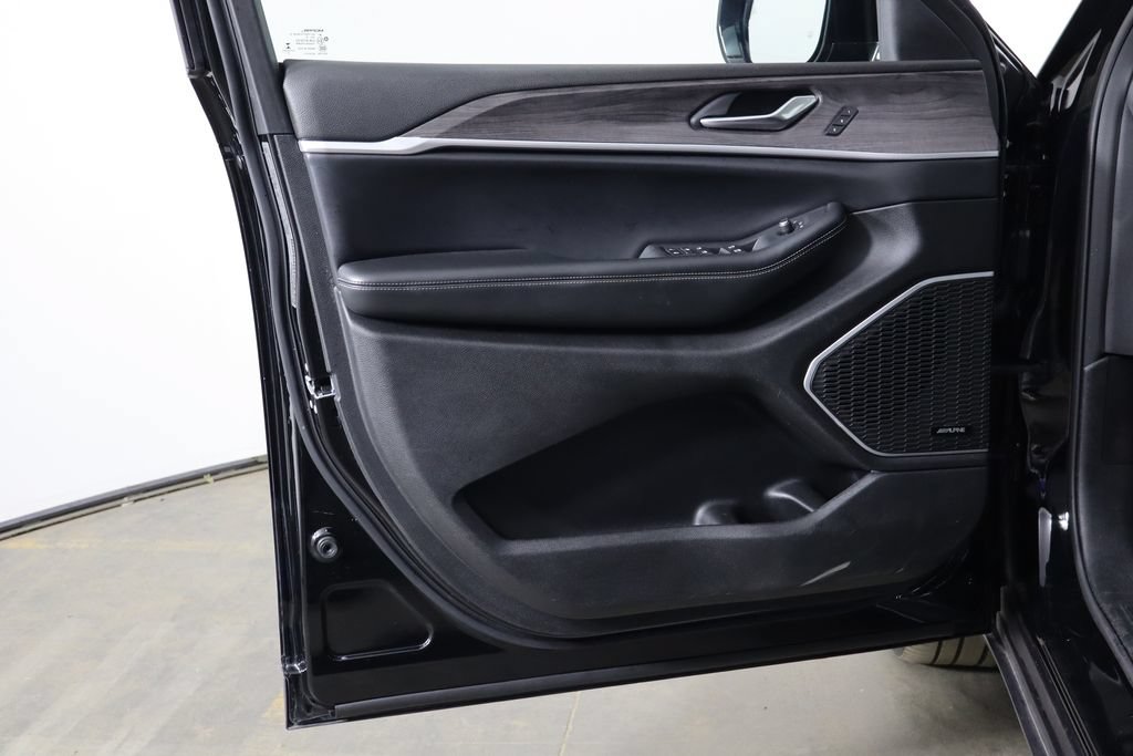 Used 2022 Jeep Grand Cherokee L Limited w/ Black Appearance Package RWD image 20