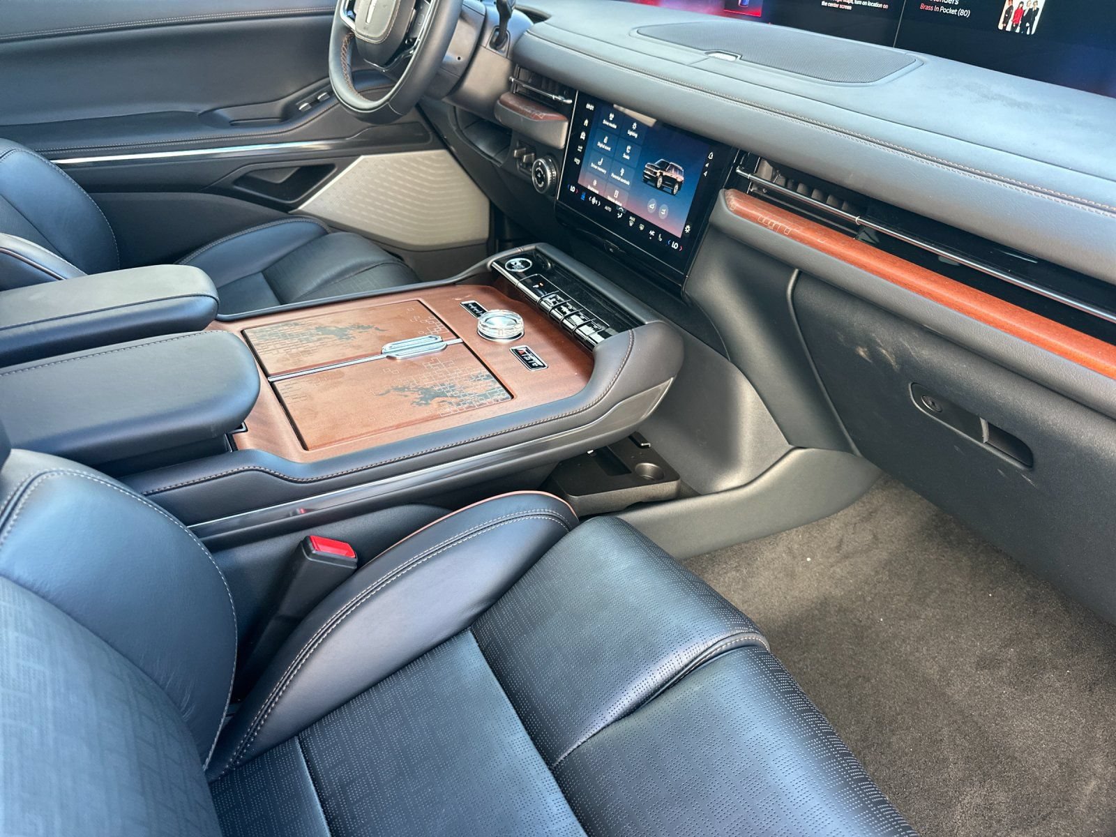 New 2027 Lincoln Navigator L Black Label AWD/4WD image 16