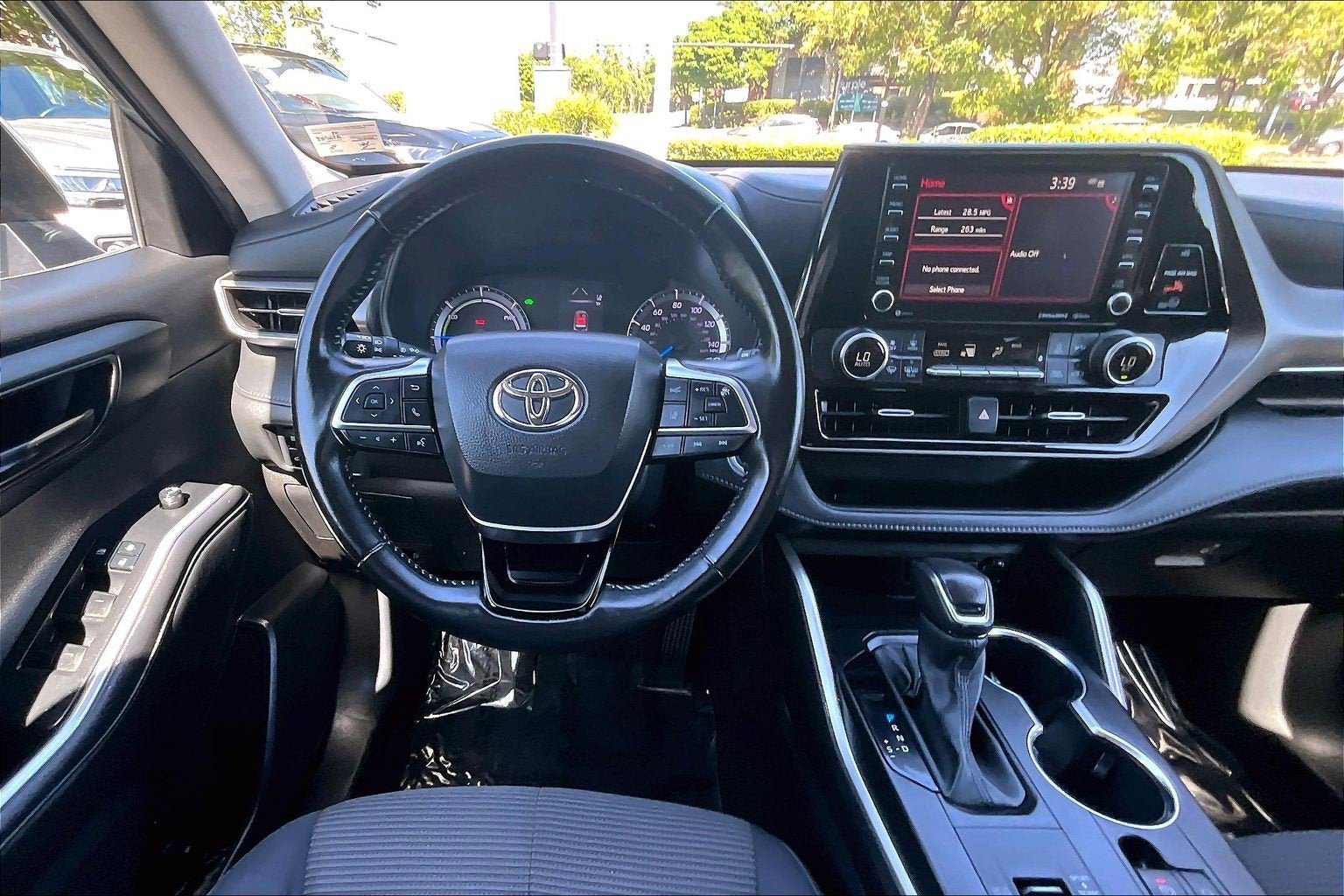Used 2021 Toyota Highlander LE AWD/4WD image 5