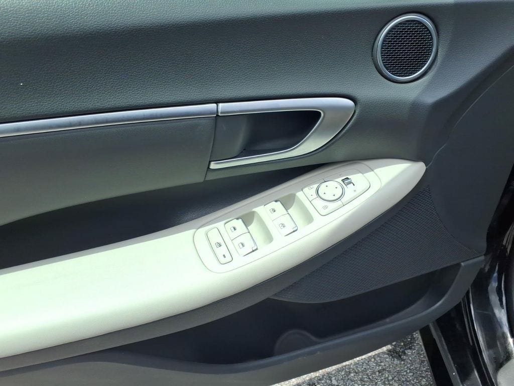 Used 2025 Hyundai Sonata SEL FWD image 13