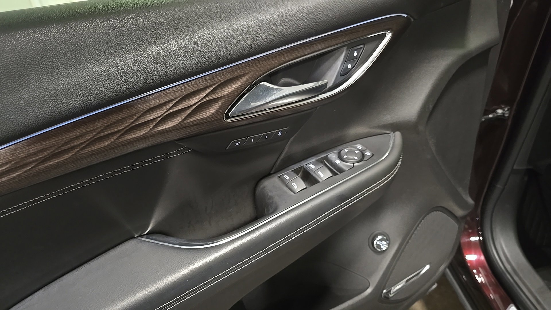 Used 2021 Buick Envision Avenir w/ Technology Package II image 18