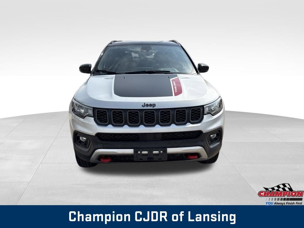Used 2025 Jeep Compass Trailhawk AWD/4WD image 18