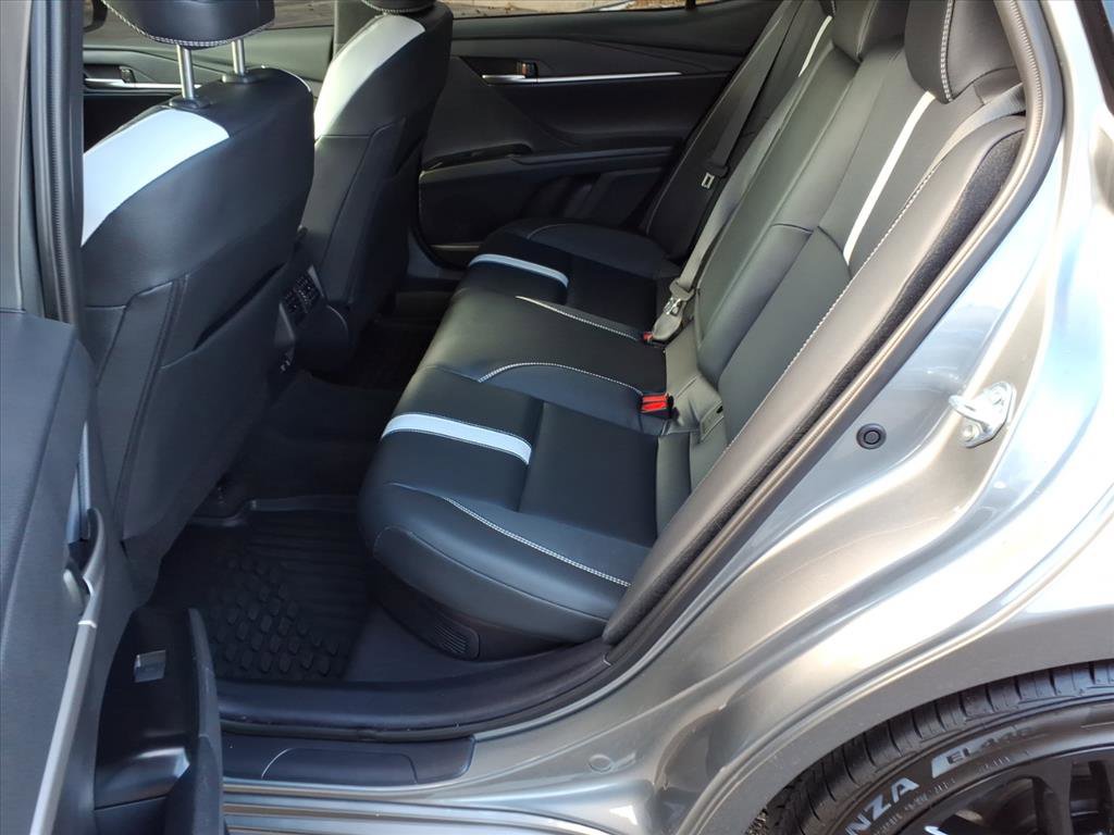 Used 2025 Toyota Camry SE image 15