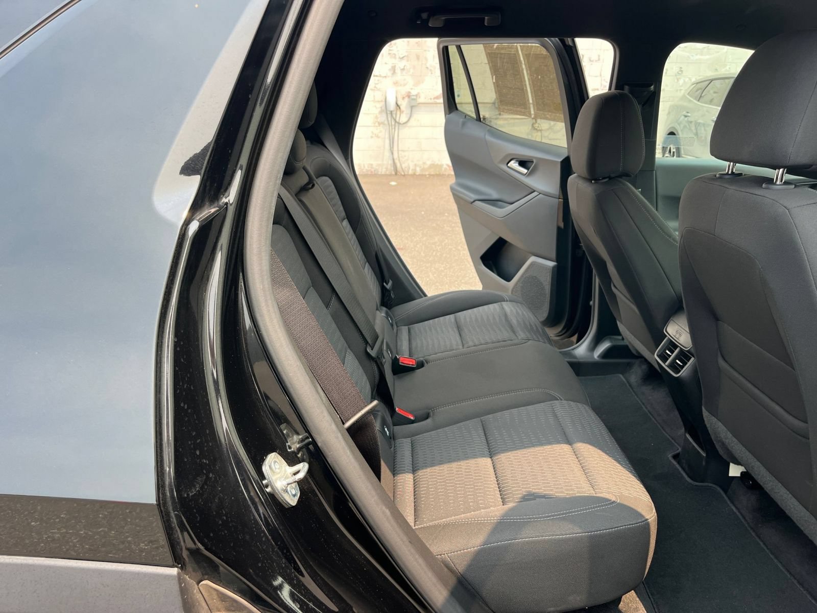 Used 2025 Chevrolet Equinox LT FWD image 26