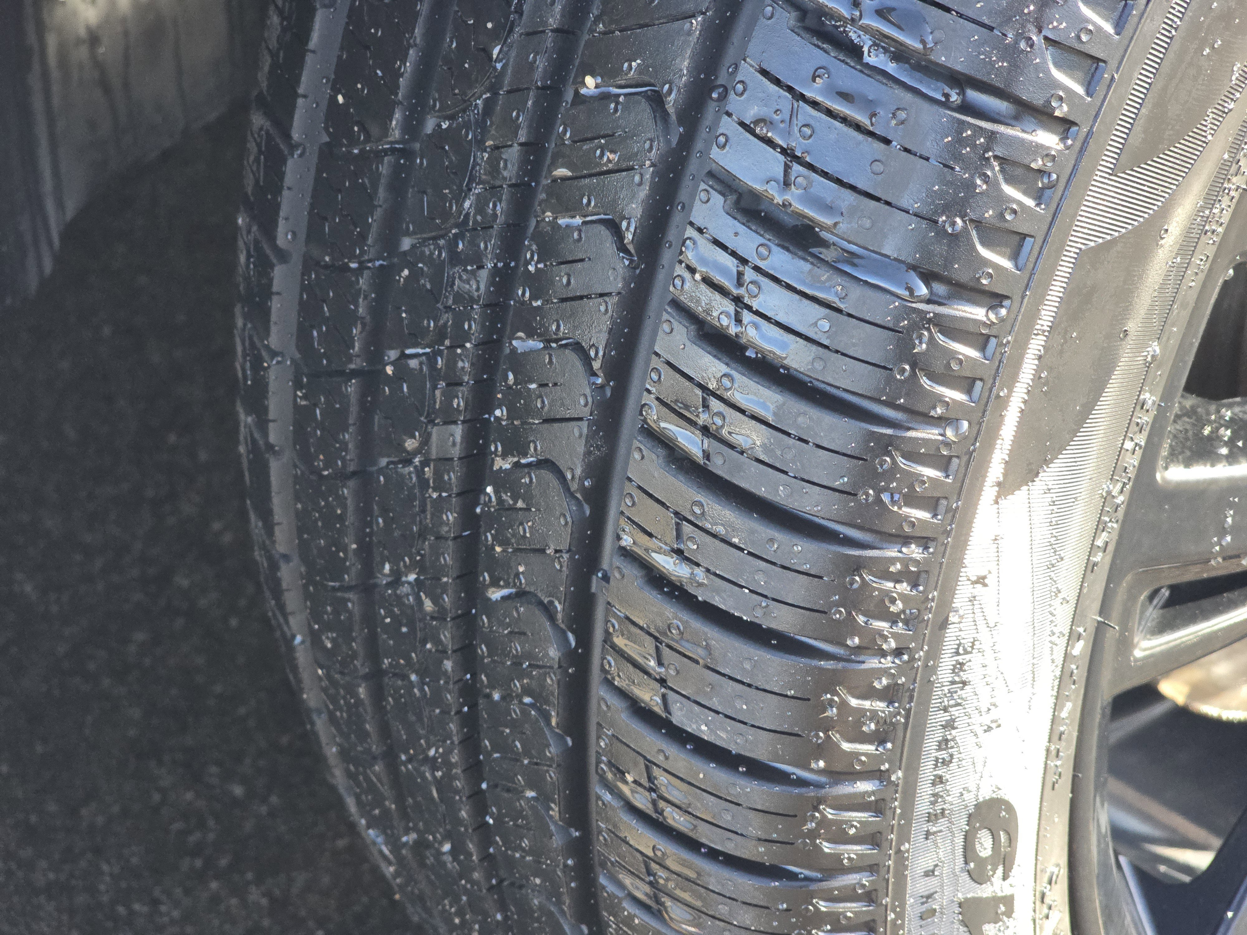 Used 2022 Volkswagen Tiguan SE R-Line image 15