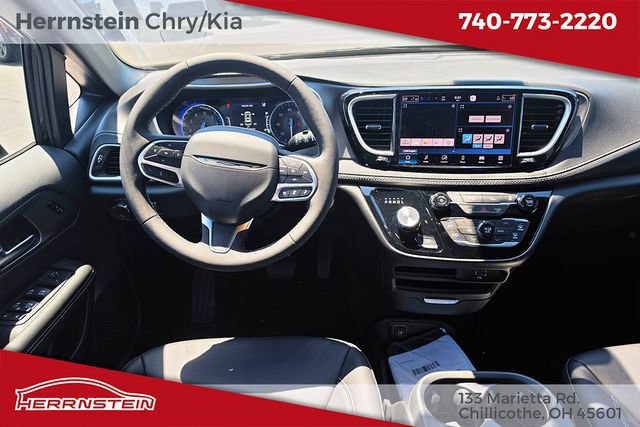 New 2027 Chrysler Pacifica Select FWD image 6