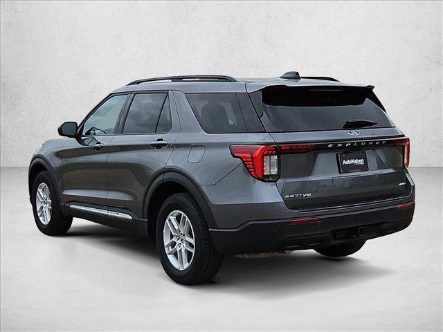Used 2025 Ford Explorer Active AWD/4WD image 8