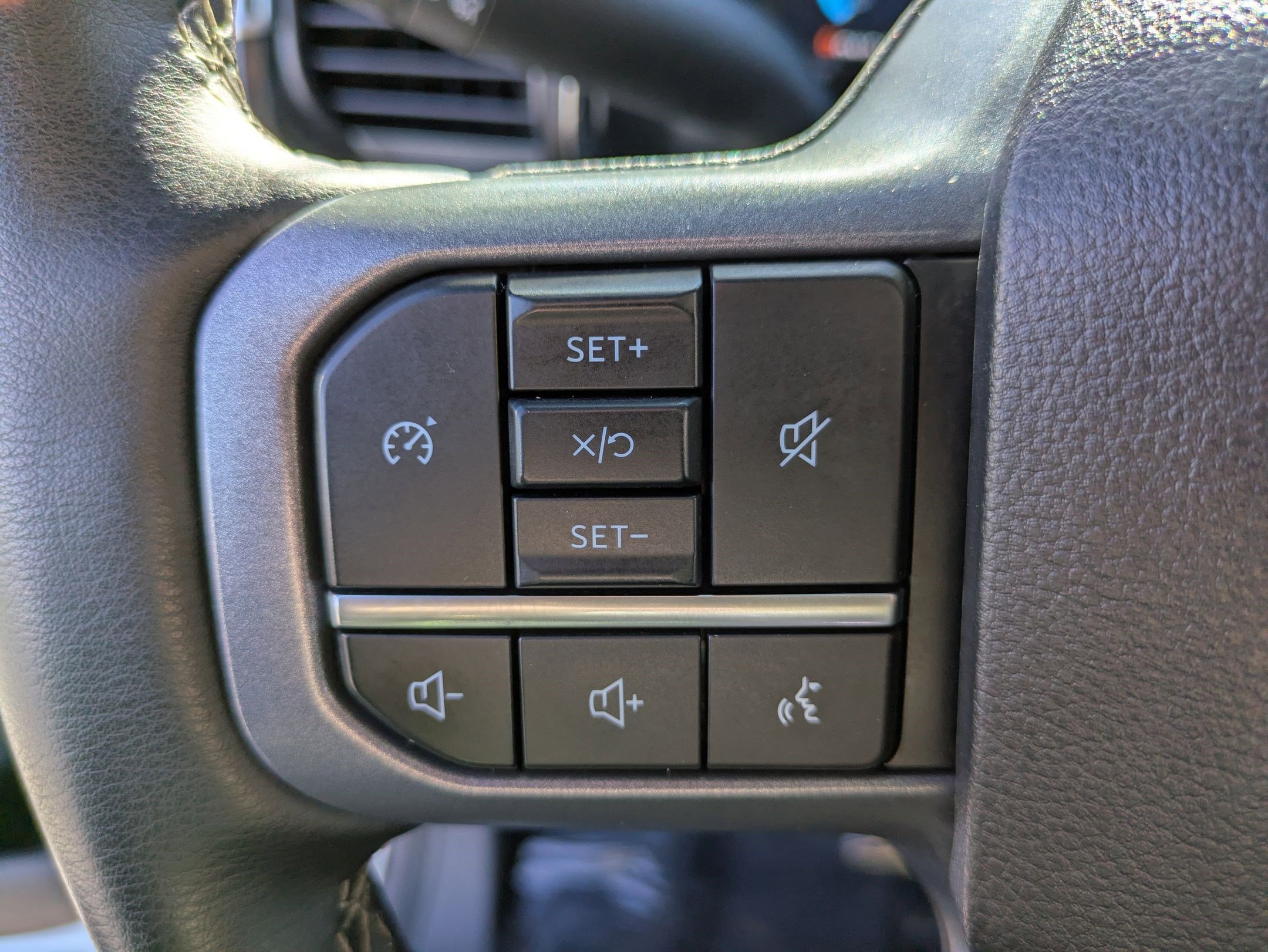 Used 2025 Ford F350 Lariat image 17