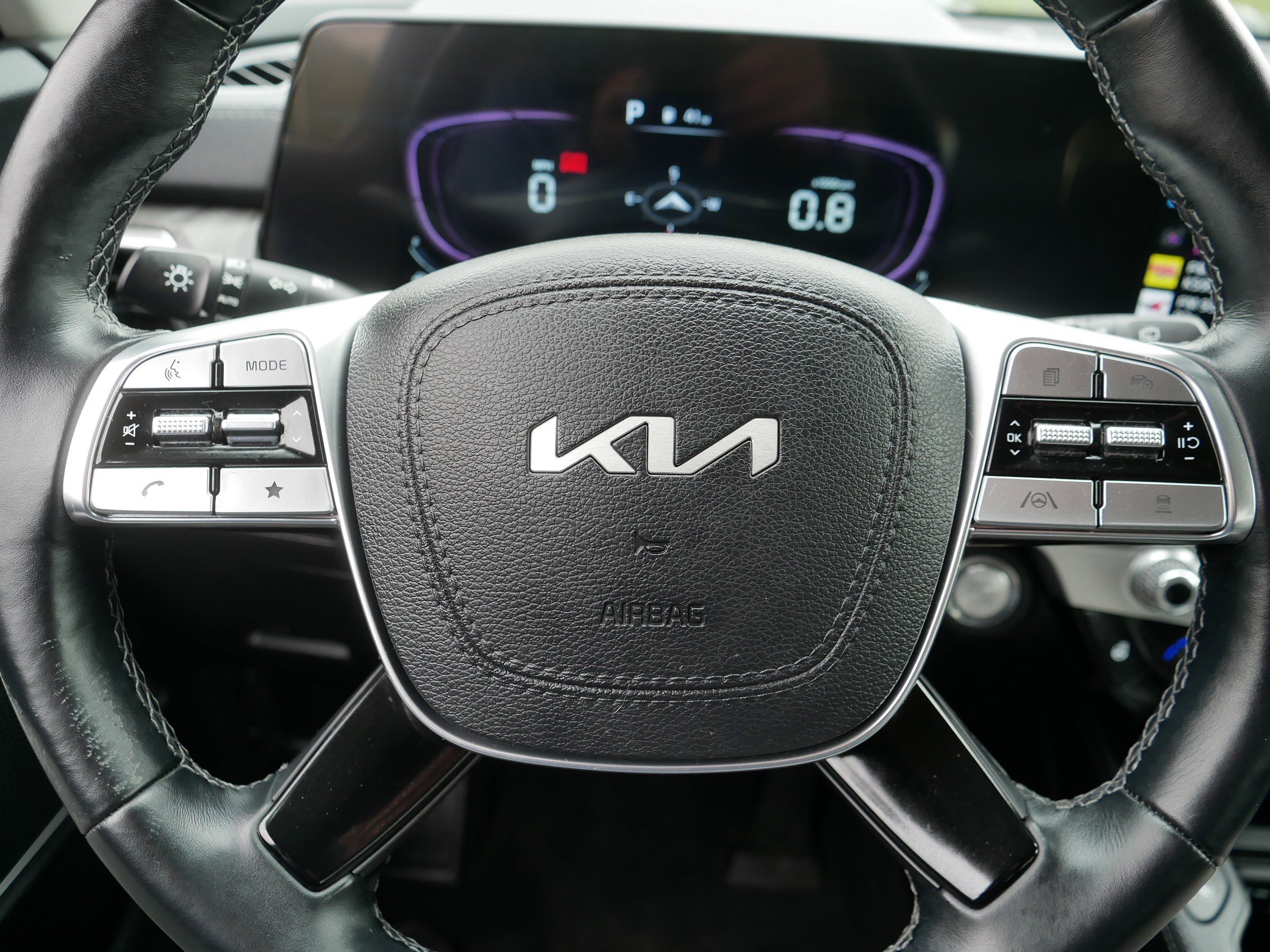 Used 2024 Kia Telluride EX w/ EX Captain's Chair Package AWD/4WD image 25