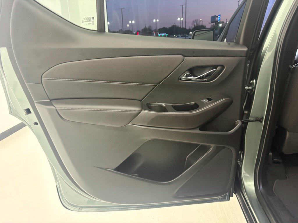 Used 2022 Chevrolet Traverse LT FWD image 29