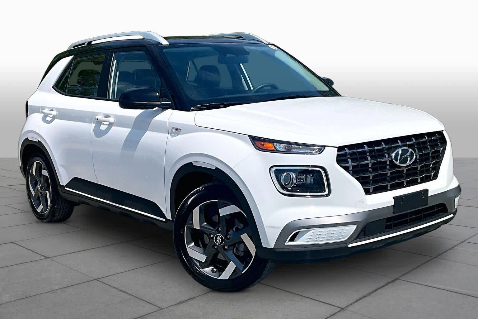 Used 2025 Hyundai Venue Limited FWD image 3