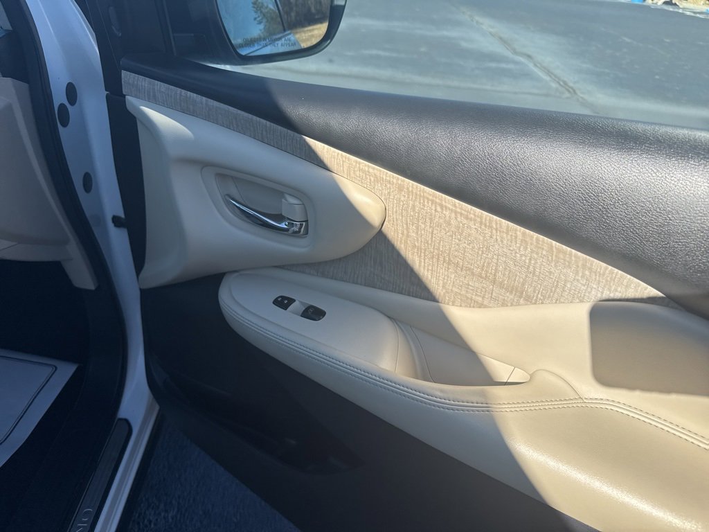 Used 2023 Nissan Murano SV image 17