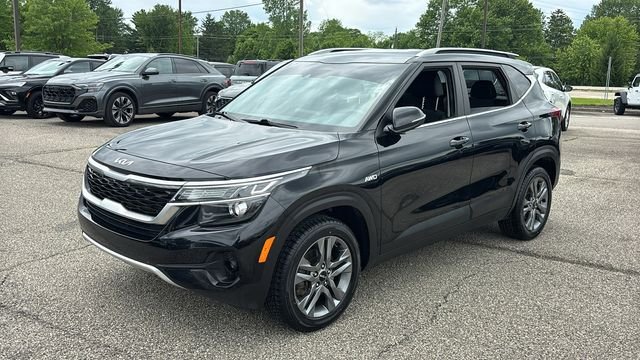 Used 2023 Kia Seltos S AWD/4WD image 2