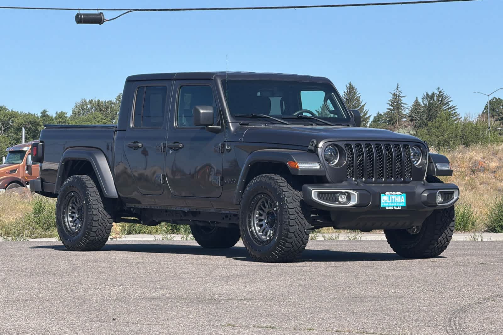 Used 2023 Jeep Gladiator Sport AWD/4WD image 9