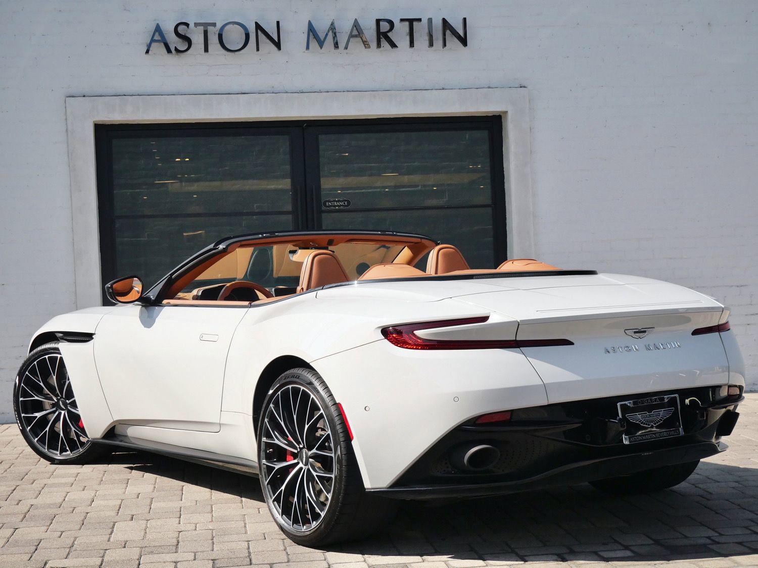 Used 2023 Aston Martin DB11 Volante RWD image 2