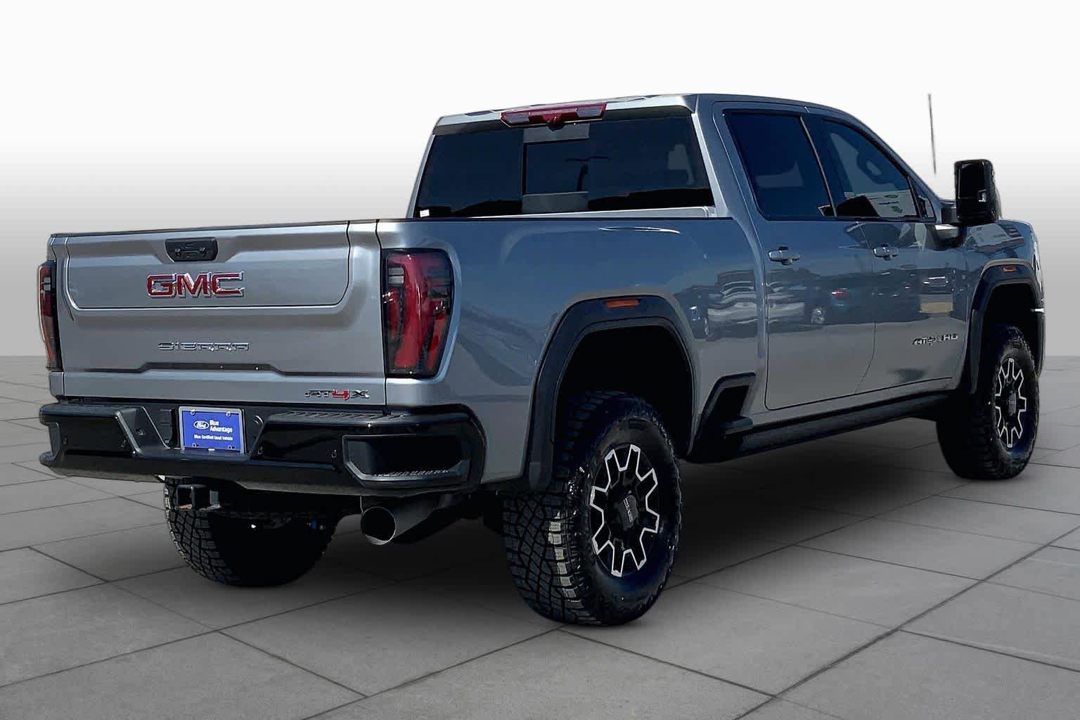 Used 2025 GMC Sierra 2500 AT4X AWD/4WD image 13