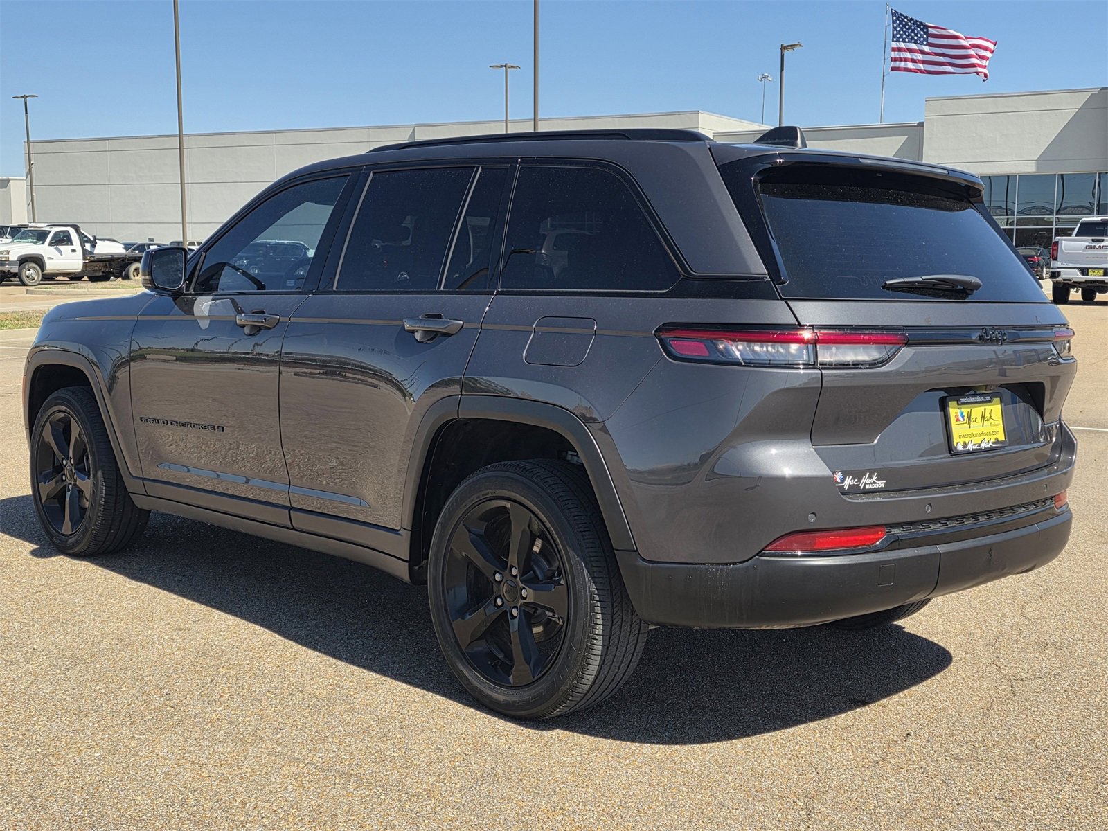 Used 2024 Jeep Grand Cherokee Altitude image 5
