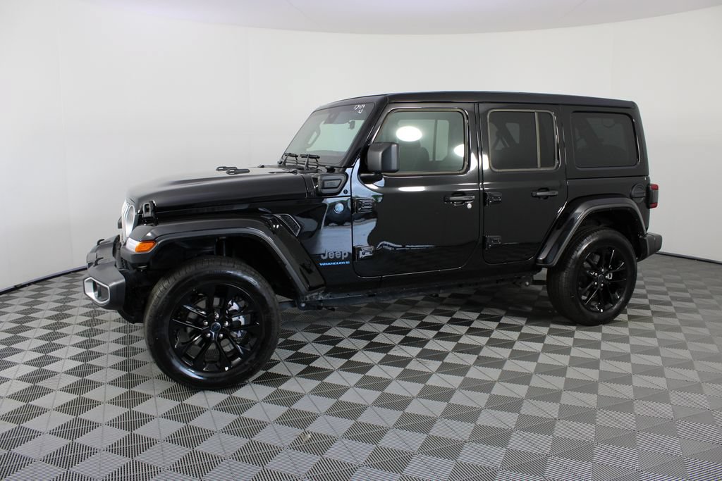 Used 2025 Jeep Wrangler Unlimited Sahara w/ Safety Group AWD/4WD image 2