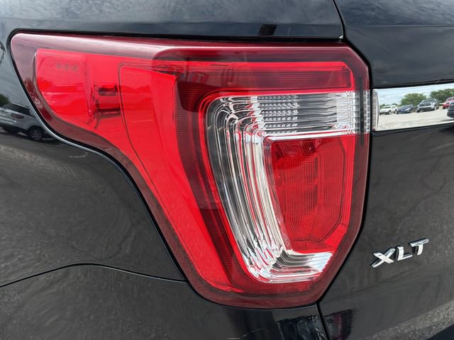 Used 2017 Ford Explorer XLT w/ Equipment Group 202A FWD image 28