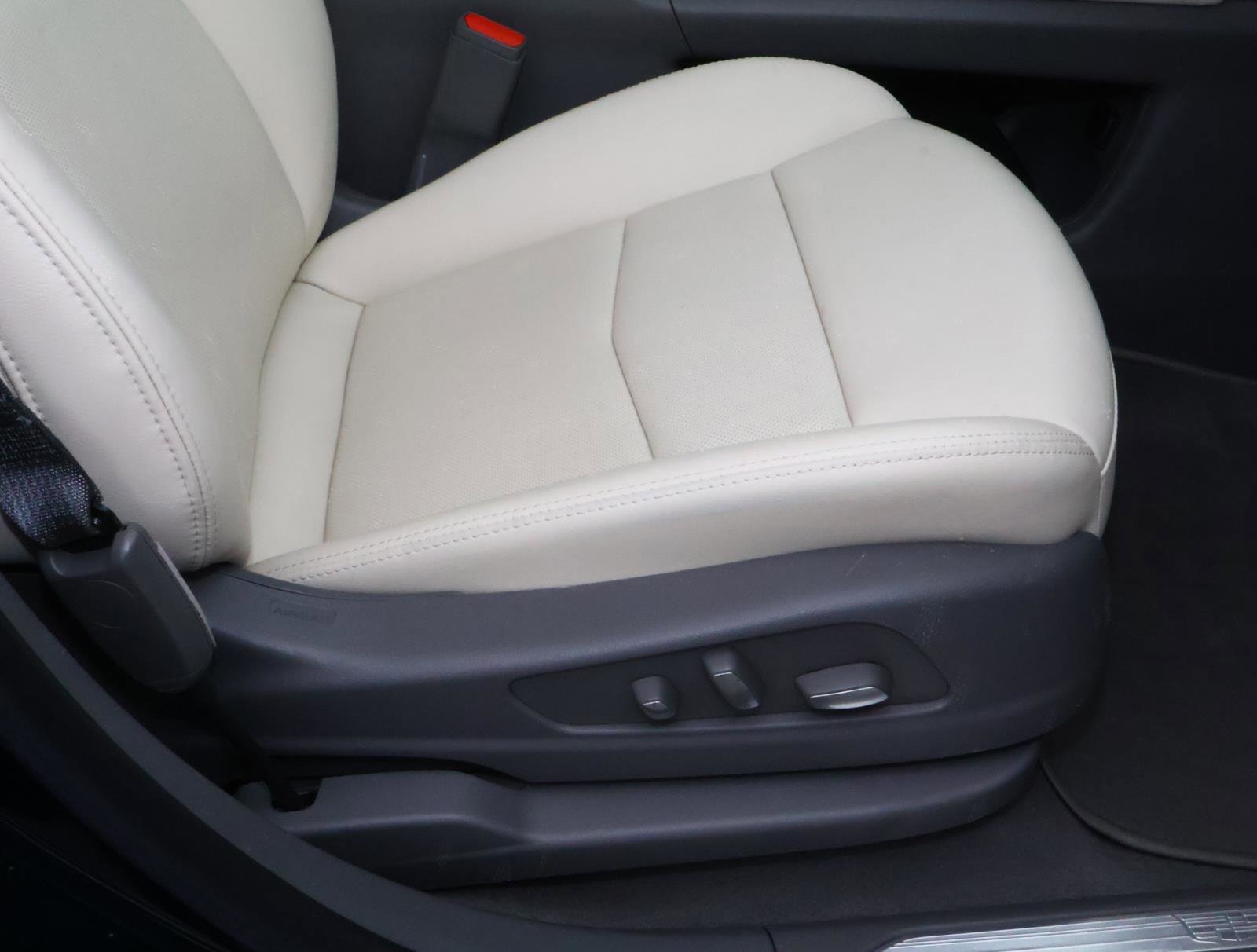 Used 2025 Cadillac XT5 Premium Luxury w/ Technology Package FWD image 17