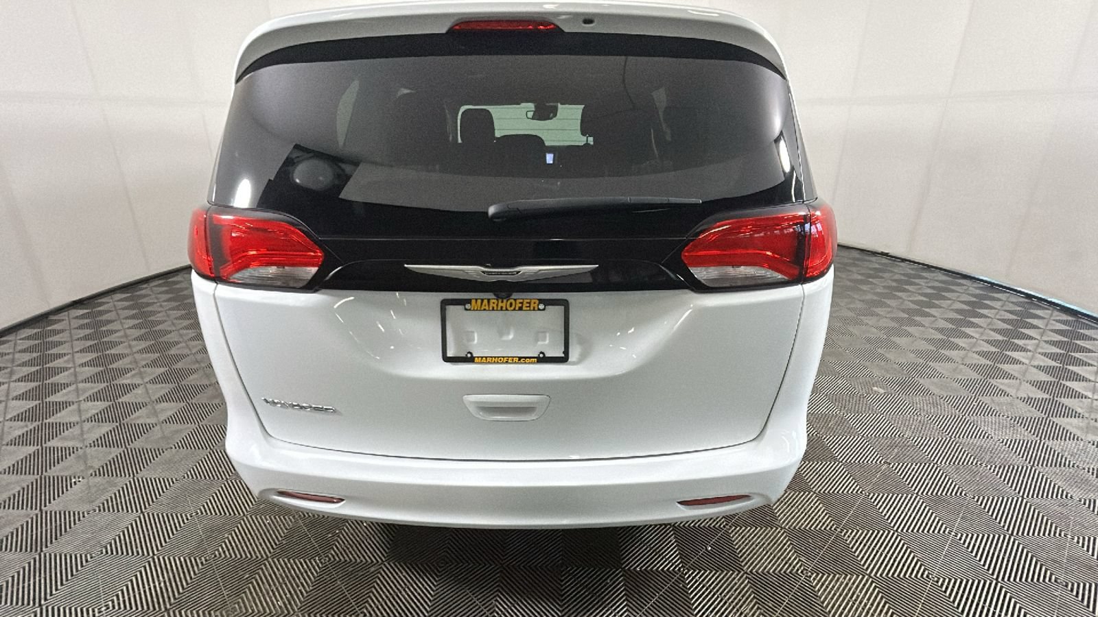 Used 2023 Chrysler Voyager LX FWD image 4