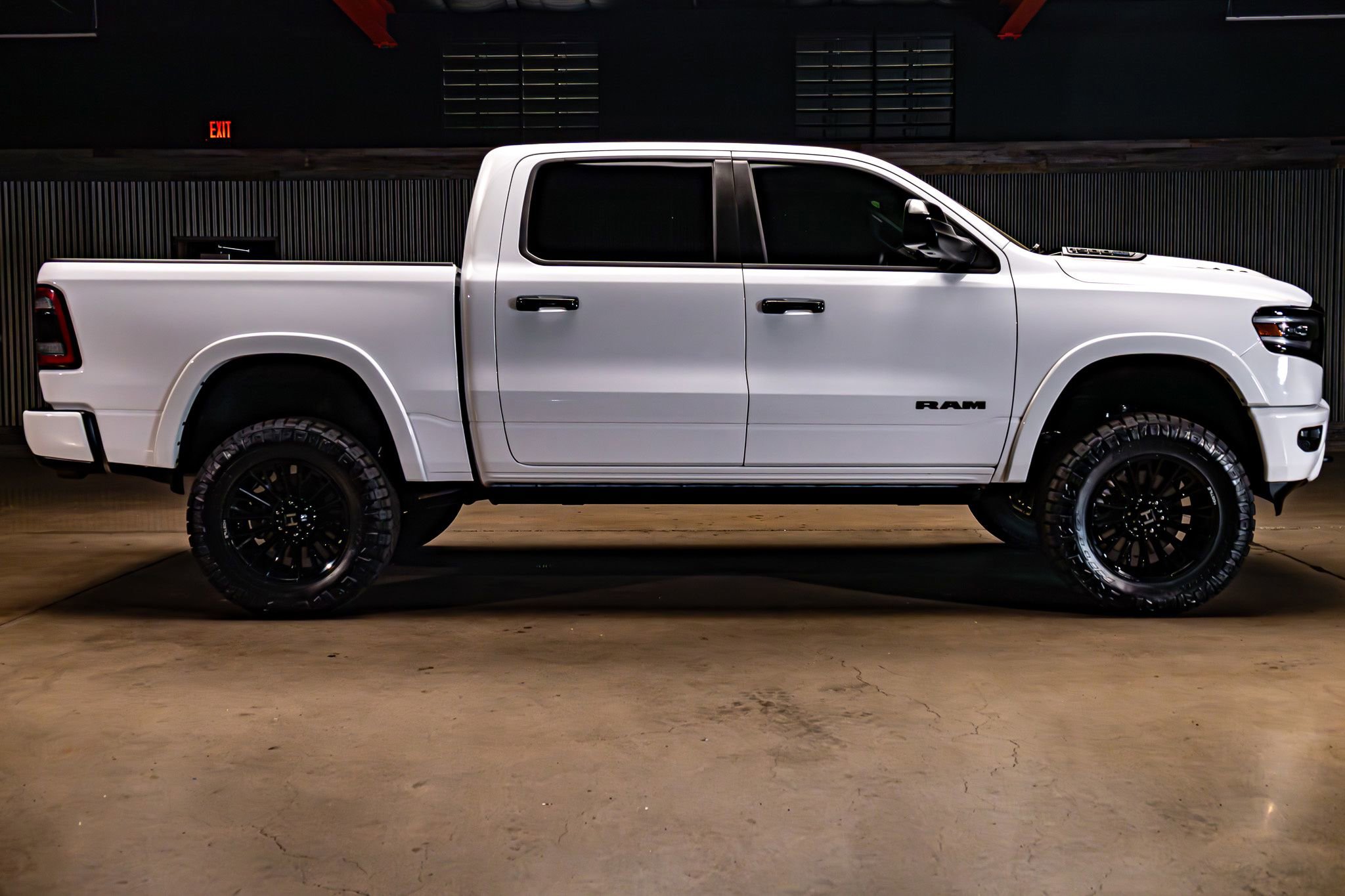 Used 2023 RAM 1500 Limited image 11