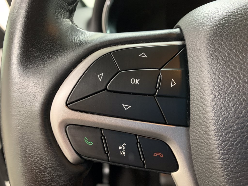Used 2019 Jeep Grand Cherokee Altitude AWD/4WD image 13