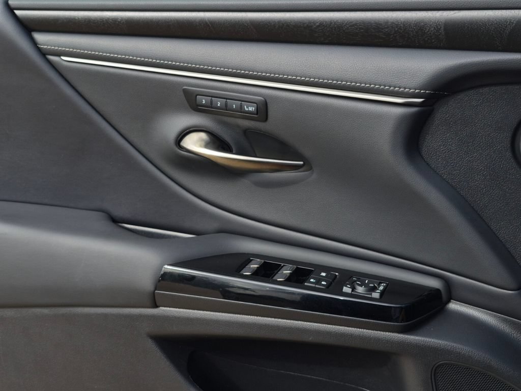 Used 2022 Lexus ES 300h w/ Premium Package FWD image 17