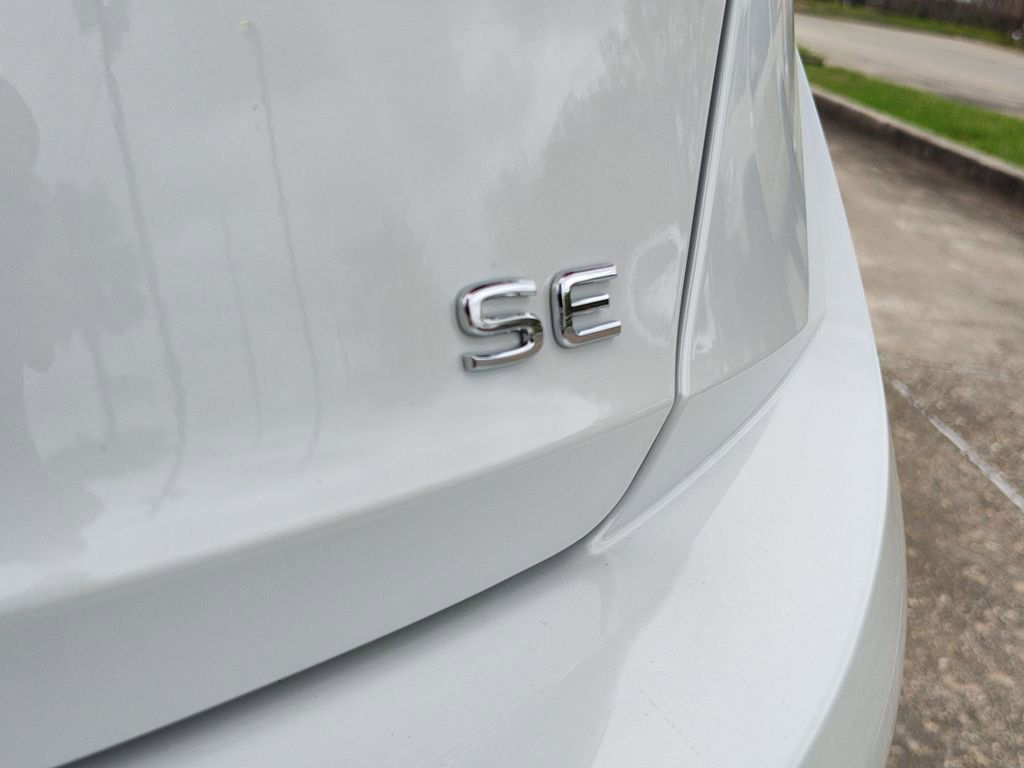 Used 2025 Volkswagen Jetta SE w/ Black Wheel Package image 8