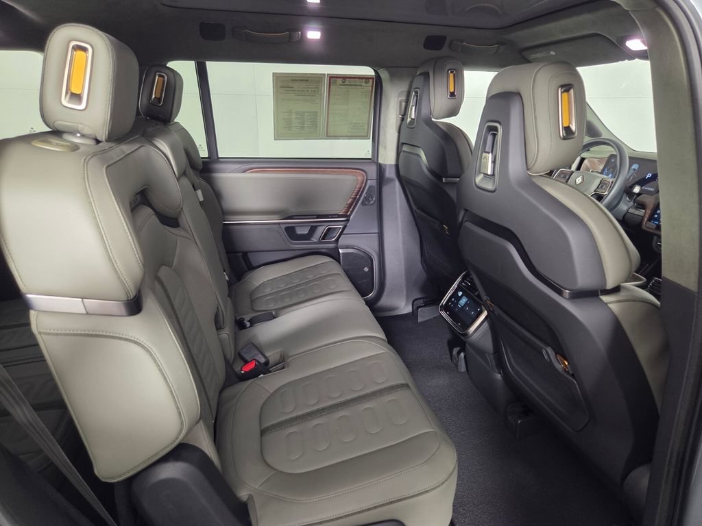 Used 2024 Rivian R1S Adventure AWD/4WD image 29