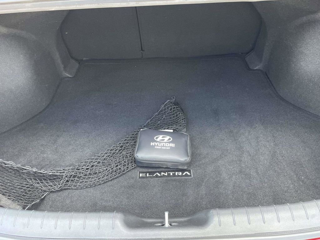 Certified 2025 Hyundai Elantra SEL FWD image 27