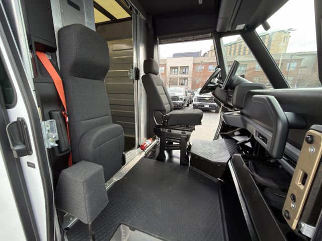 Used 2025 Chevrolet Brightdrop 600 w/ Power Door Package FWD image 21