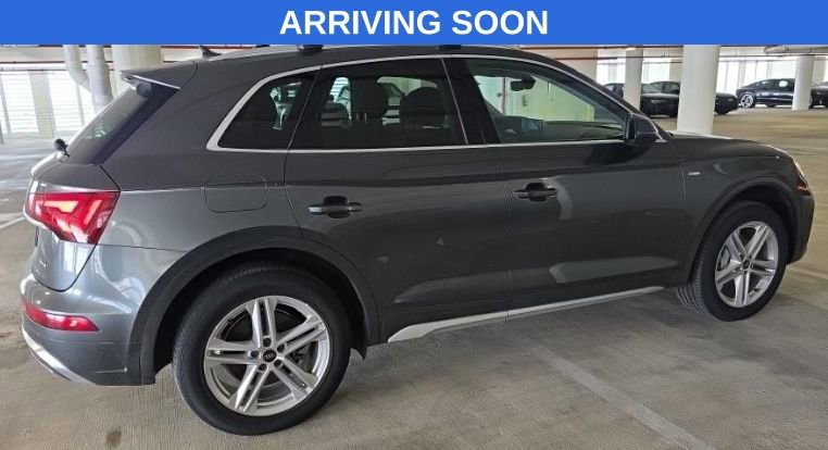 Used 2023 Audi Q5 e Premium w/ Convenience Package image 3