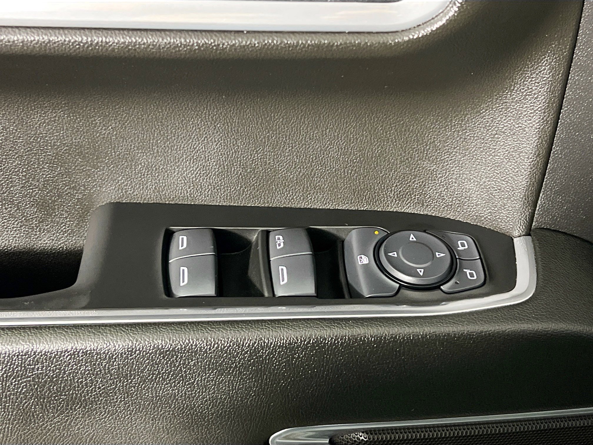 Used 2025 Chevrolet Silverado 1500 LT image 16