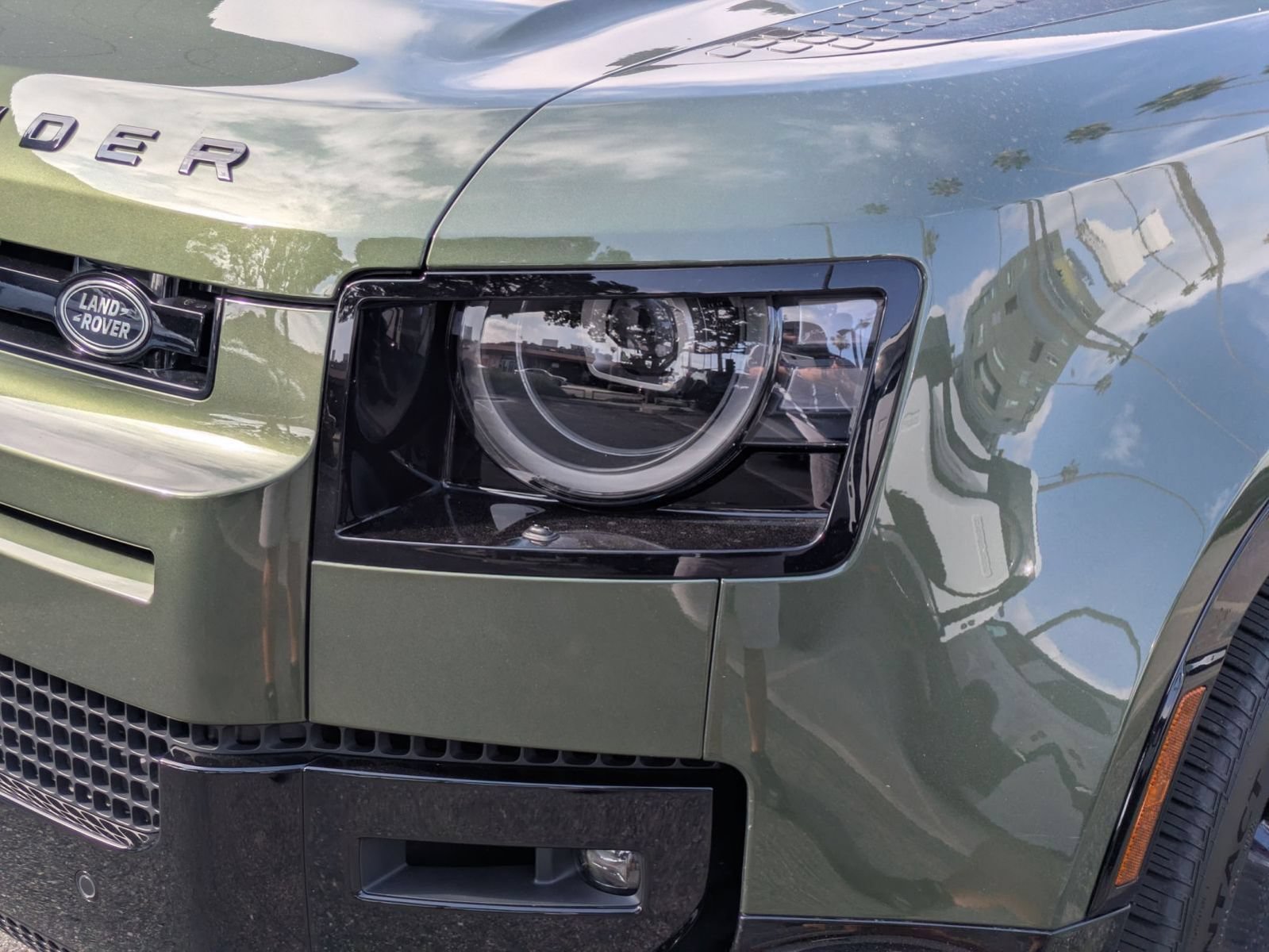 New 2026 Land Rover Defender 110 X-Dynamic SE AWD/4WD image 9