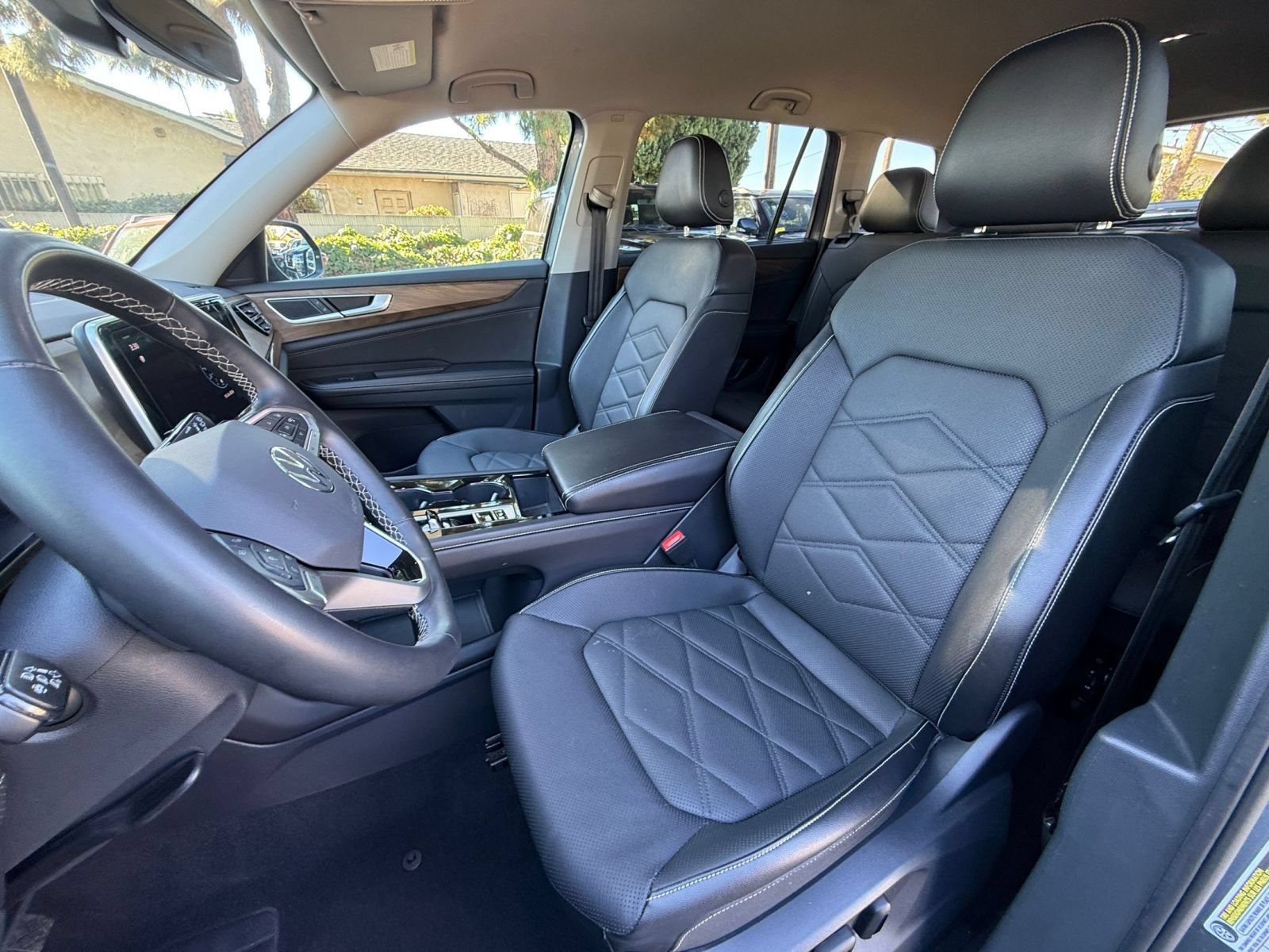 Used 2025 Volkswagen Atlas SE AWD/4WD image 36