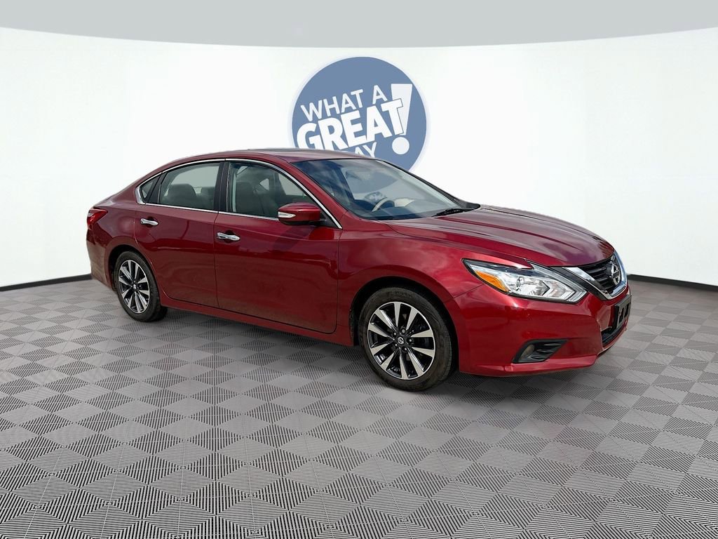 Used 2017 Nissan Altima 2.5 SL w/ Moonroof Package image 3