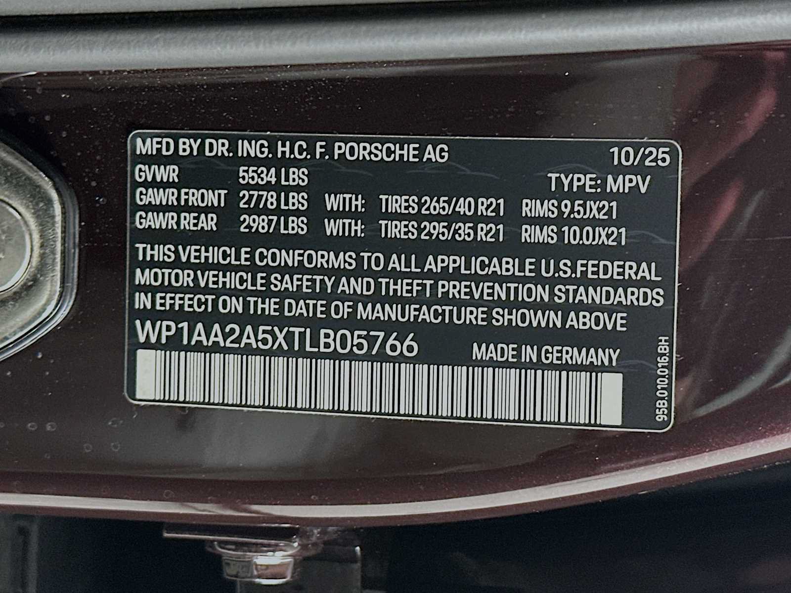 Certified 2026 Porsche Macan AWD/4WD image 33