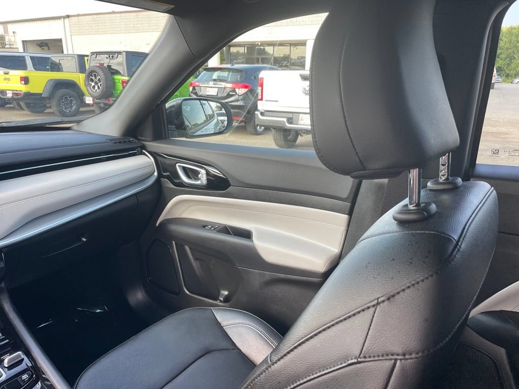 Used 2025 Jeep Compass Limited AWD/4WD image 22