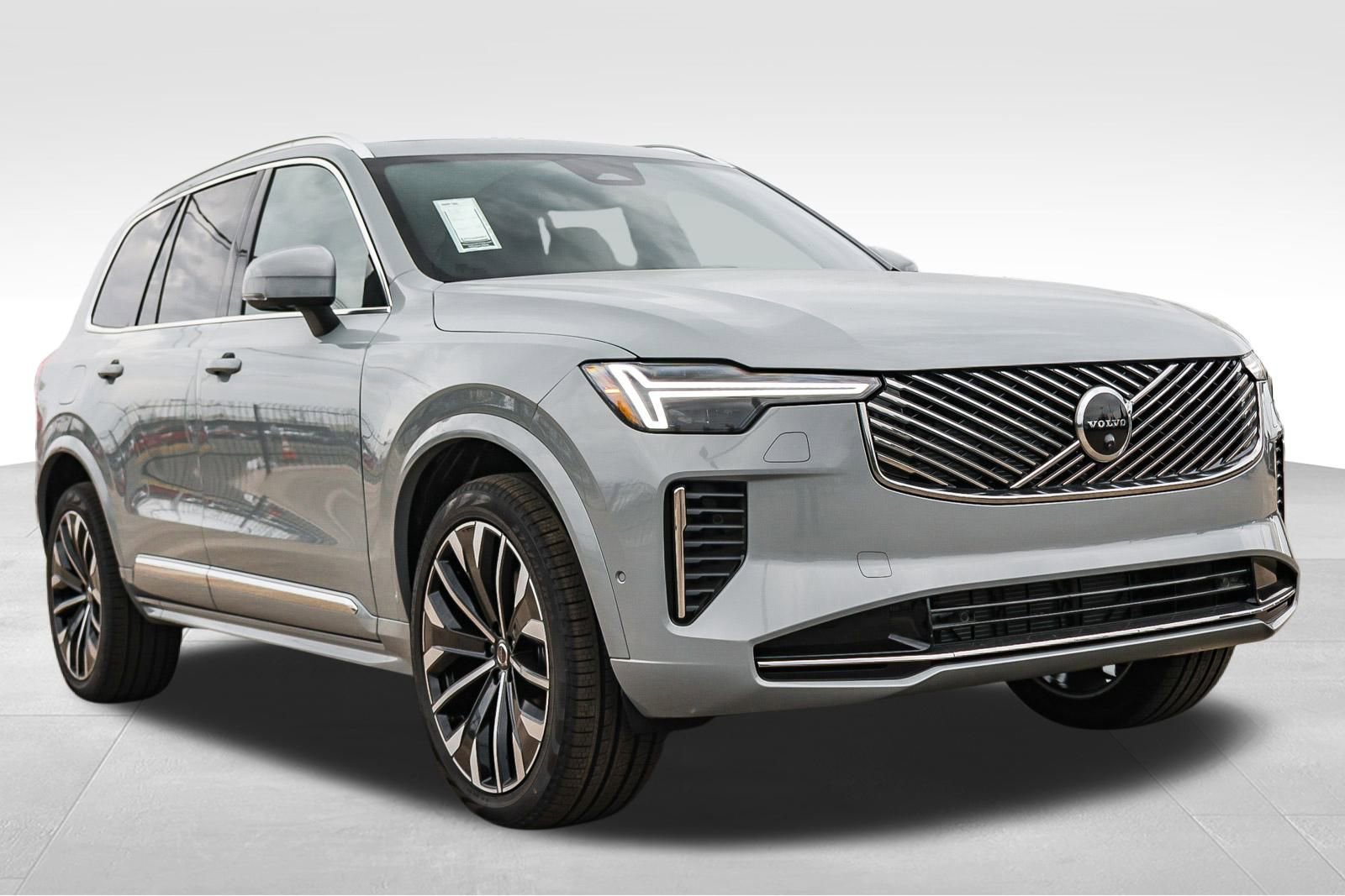 New 2026 Volvo XC90 B5 Plus w/ Protection Package image 3